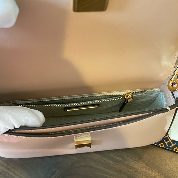 Tory Burch Patent Leather- Pink Gold Crossbody Bag with Chain Strap. With Tag. - Picture 9 of 11